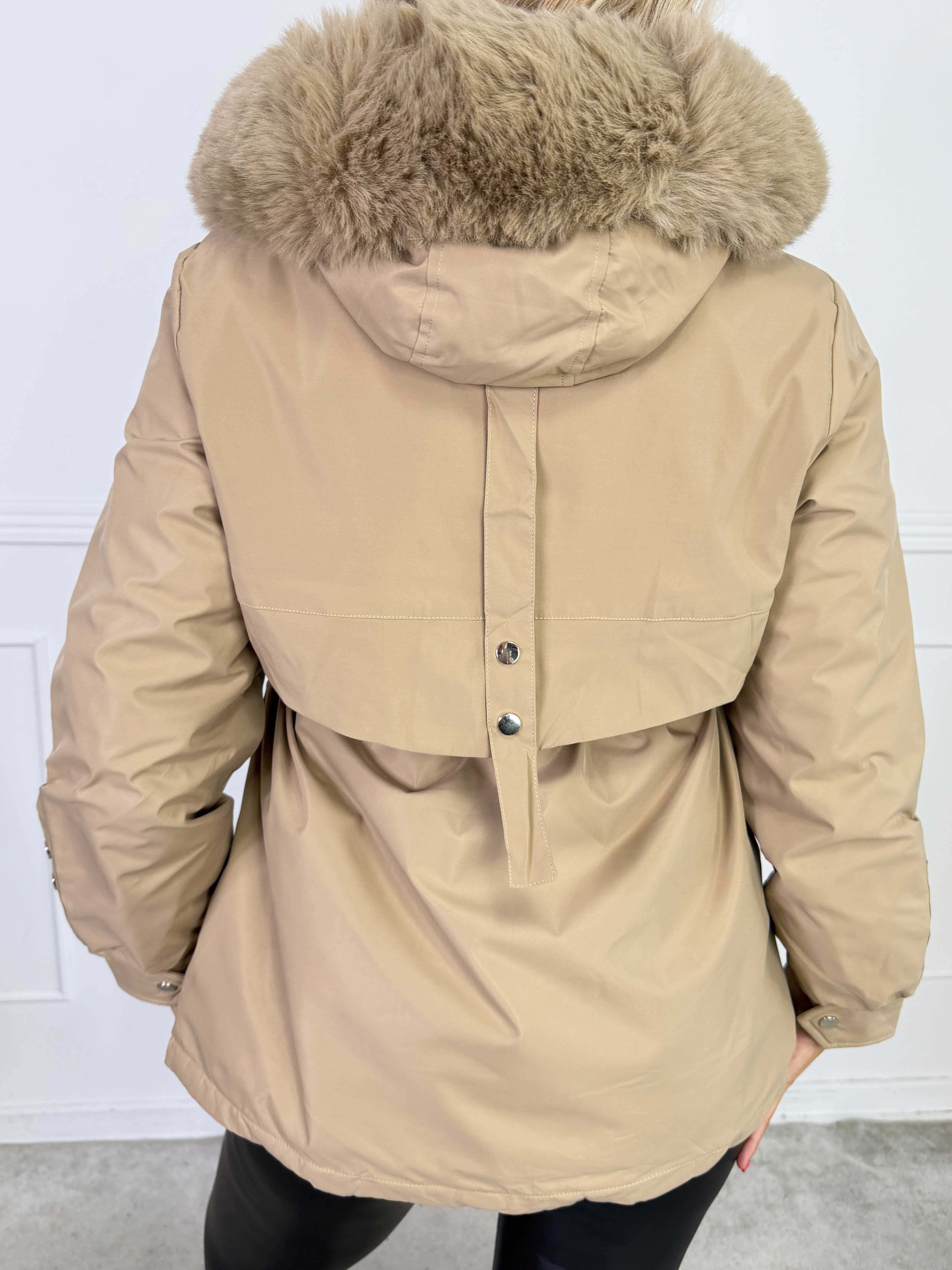 Miamaia - Varm og stilfuld dynejakke med blød faux fur-krave